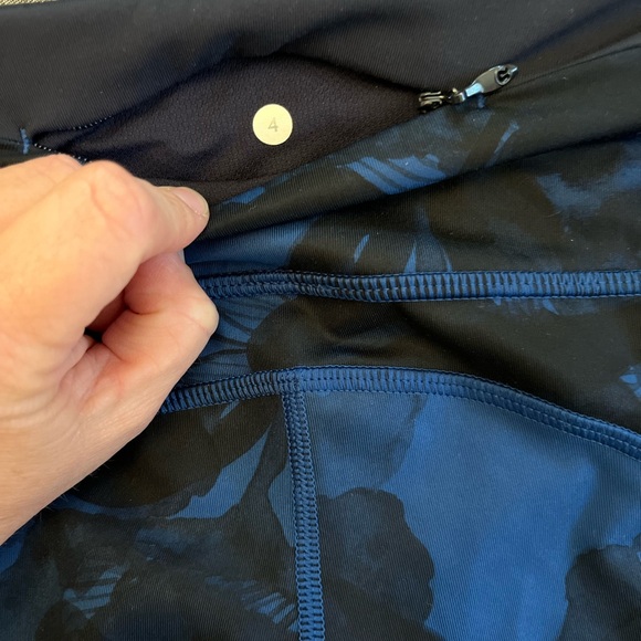 Lululemon Full Length Jumbo Inky Floral Wunder Under Size 4 - Picture 10 of 16